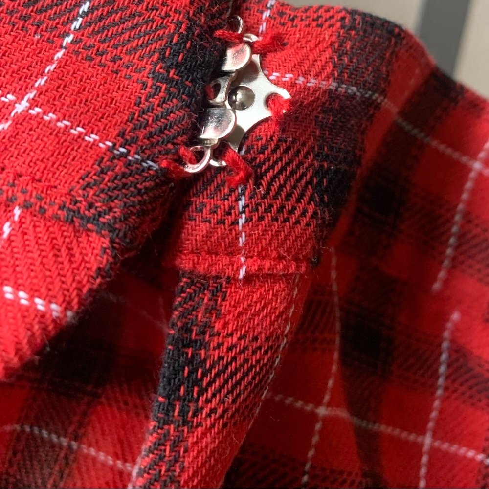 Red plaid skirt - Picture 10 of 11